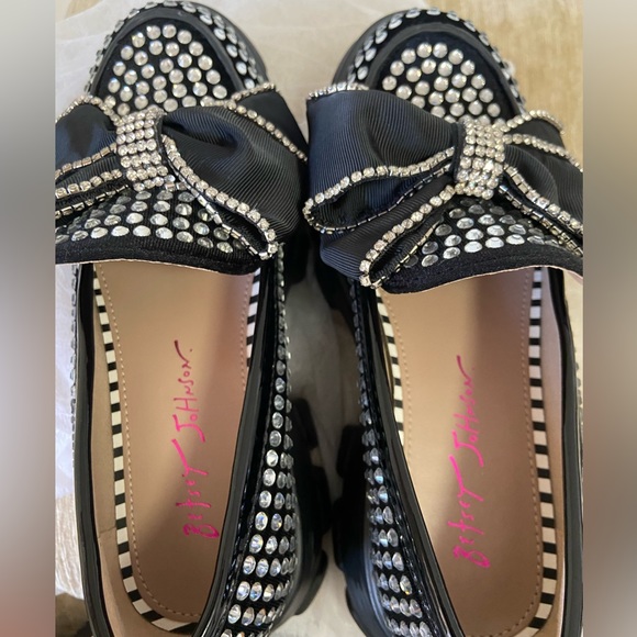 Betsey Johnson silver studded shoes sz 6 - Picture 3 of 4